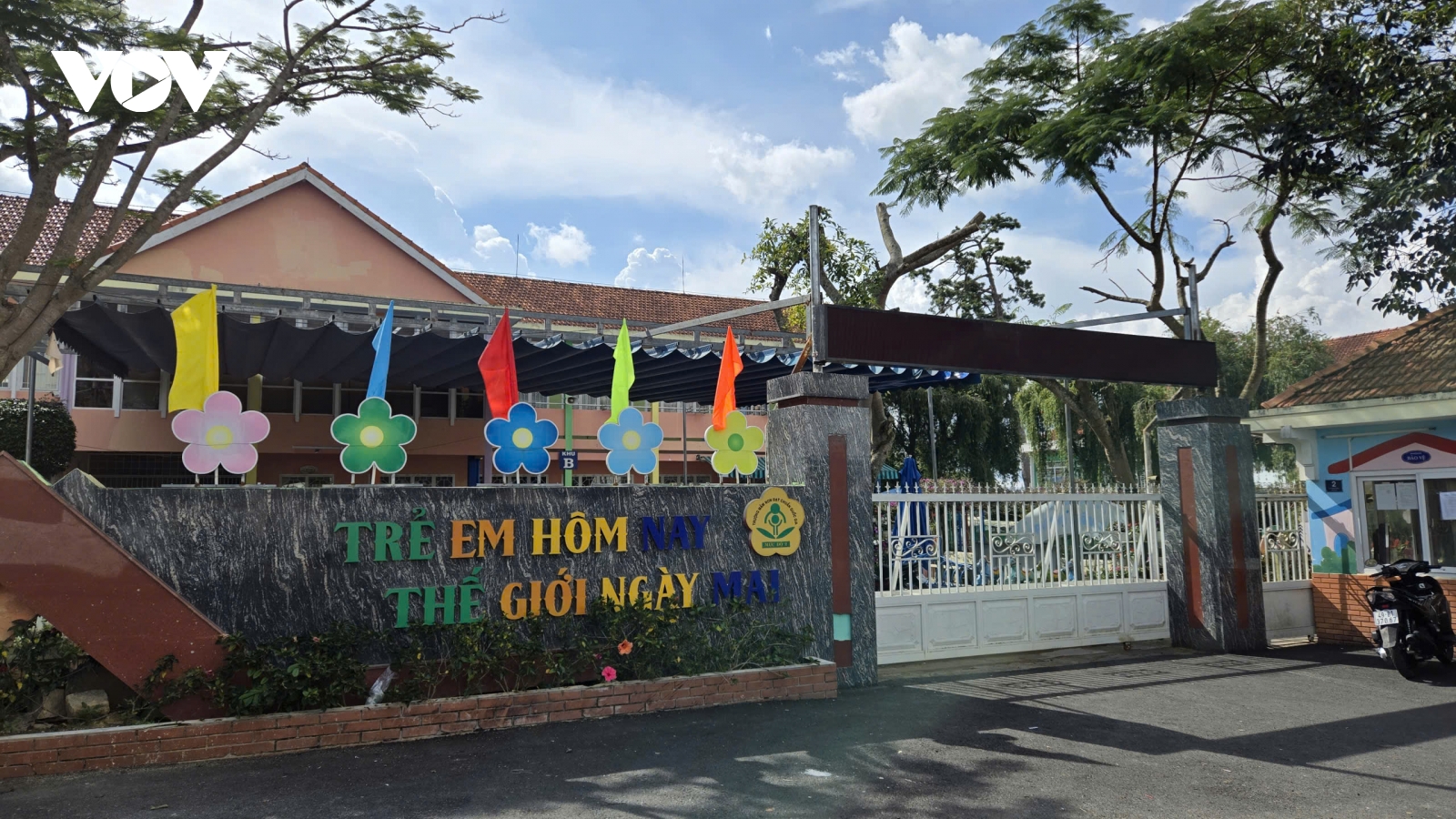 Học sinh theo bố mẹ đến Đà Lạt công tác được tạo điều kiện học tại khu vực trung tâm